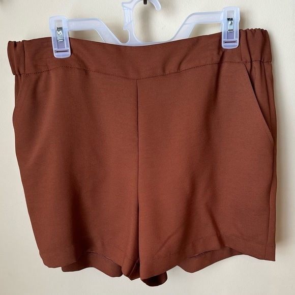 Nine West Mid Rise Brown Woman’s Shorts - Picture 1 of 3